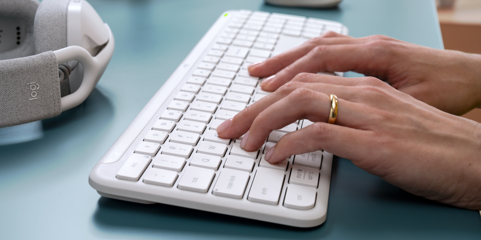 Signatureスリムワイヤレス キーボードK950を購入 |ロジクール